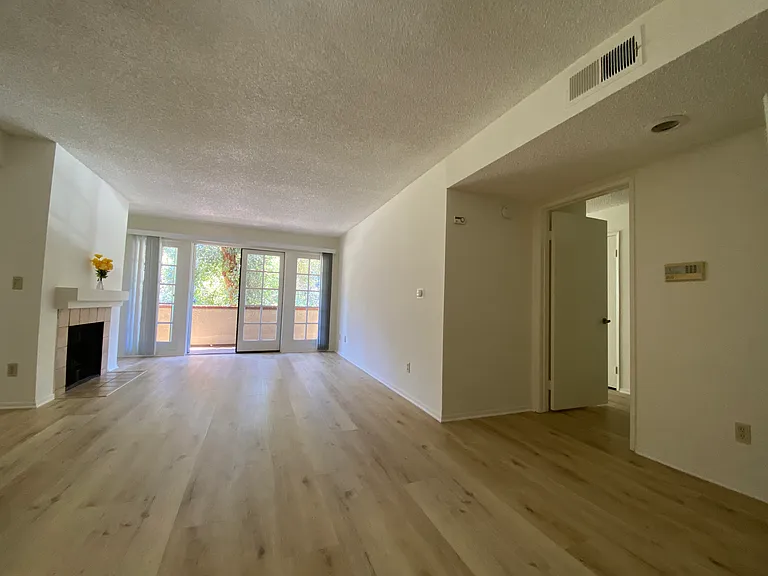 22501 Del Valle — Photo 8
