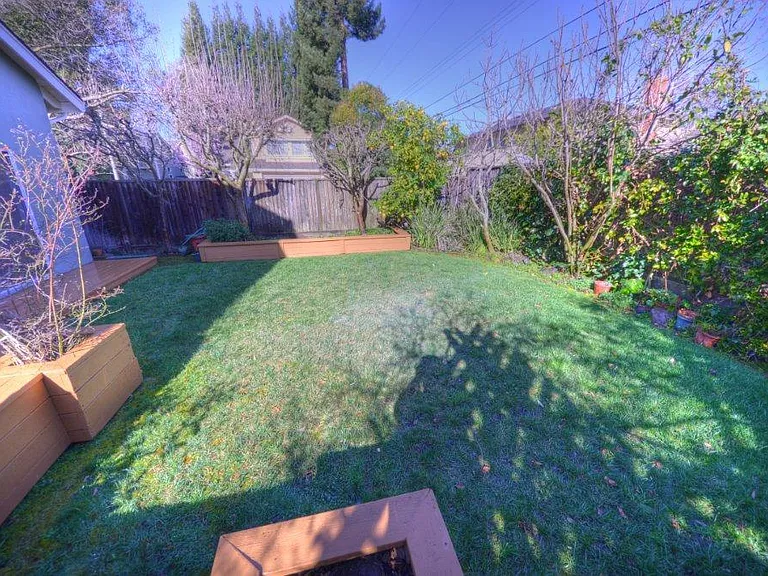 201 Yarborough Ln — Photo 34