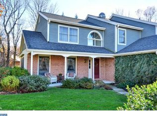 17 Windsor Cir, Chesterbrook, PA 19087