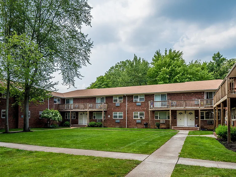 2-3 Stratford Apartments — Photo 14