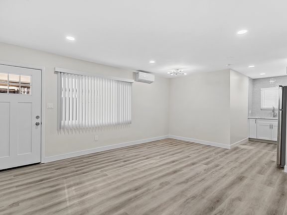 3rd image of 3823 Marlborough Ave #3823