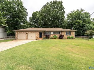 9909 Willow Cove Rd SE, Huntsville, AL 35802