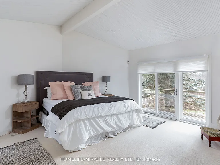 11 Champlain Cres — Photo 7