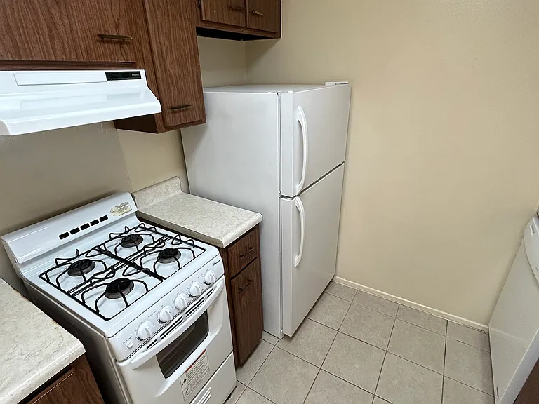 128 Moore St #6 — Photo 2