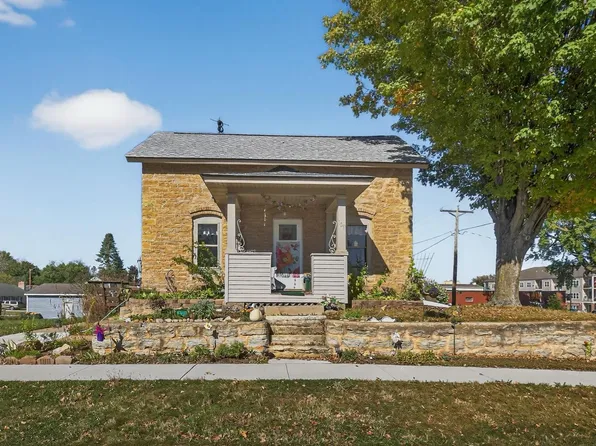 108 4th St SW, Pine Island, MN 55963