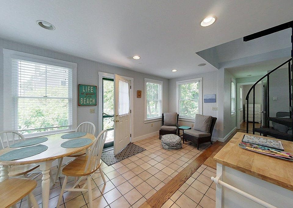 25 Warren Ave, Middletown, RI 02842 Zillow