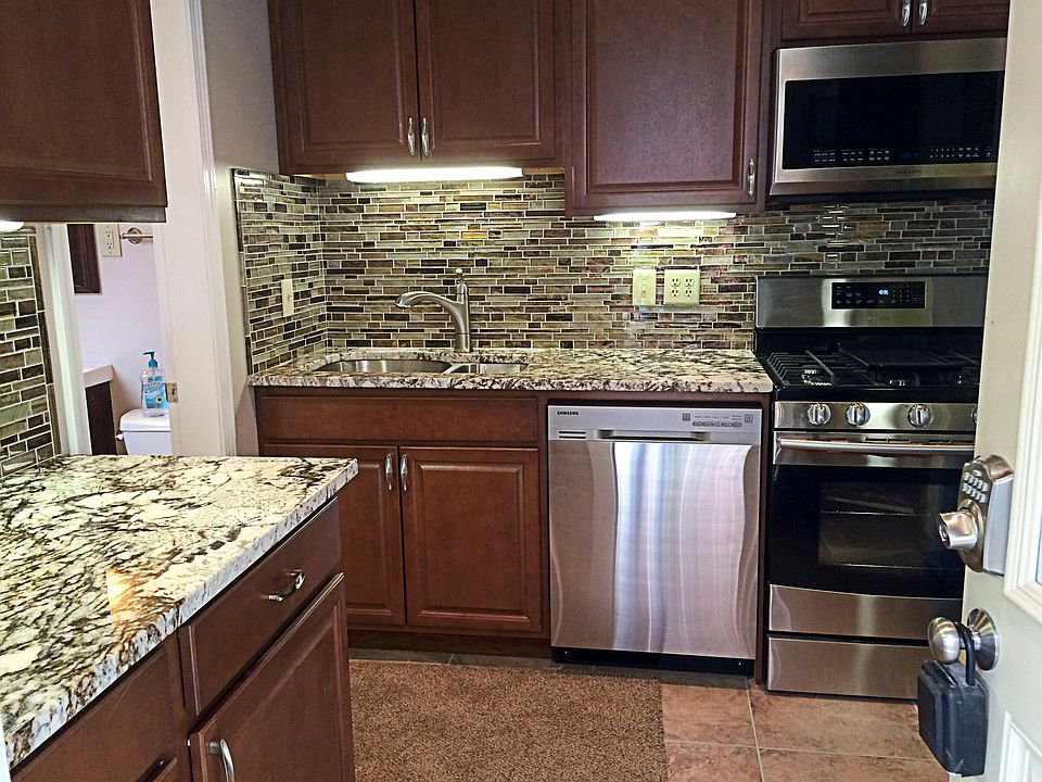 Granite Counters, glass backsplash. Stove, dishwasher, micr