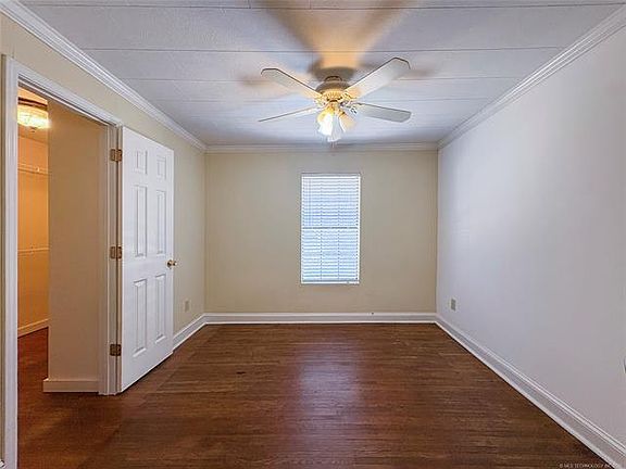 4th image of 2220 W 40th St