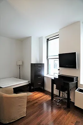 Rented by Renetta Real Estate | media 25