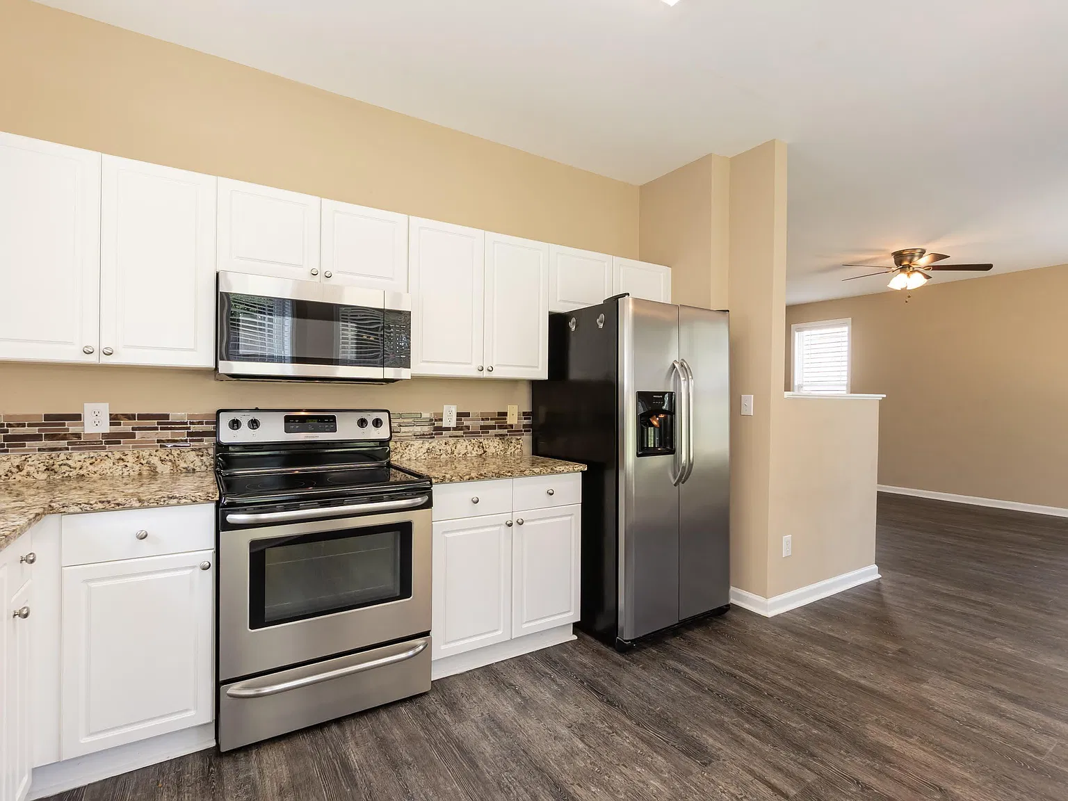 3 bed, 2.5 bath, 1420 sqft, $1,795 — Photo 4