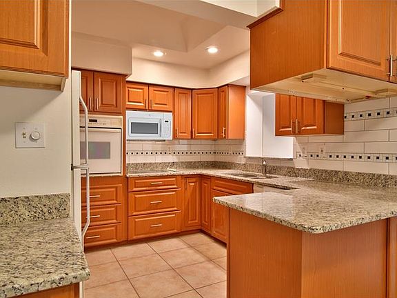 5th image of 1065 Glenwood Dr