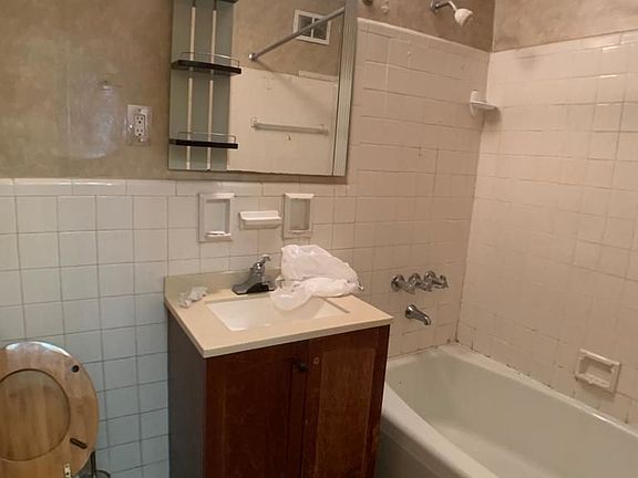 4th image of 2355 E 12th St APT 3D