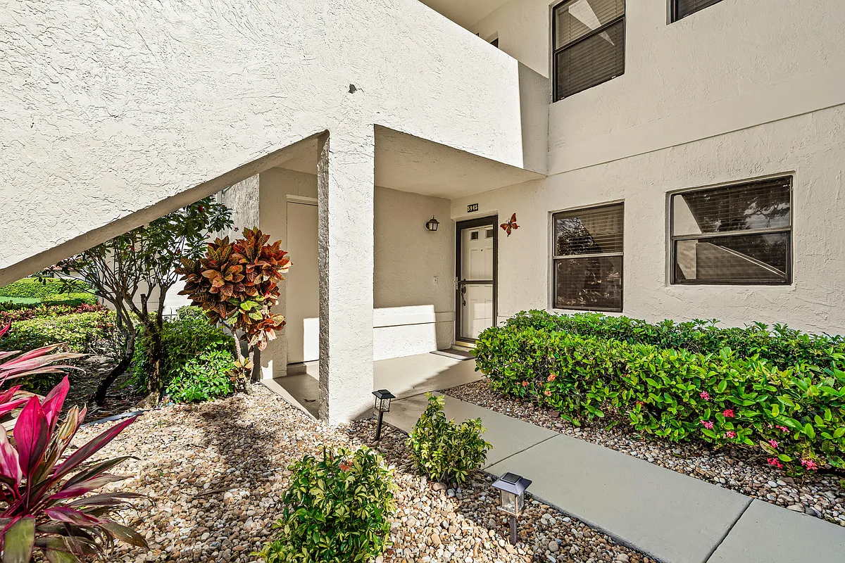 Building Photo - 5945 Parkwalk Dr