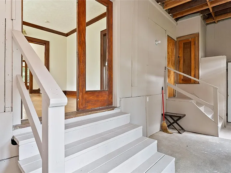 19 Genesee Park Blvd — Photo 29