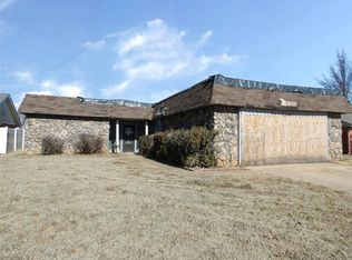 104 Meadows Ln, Shawnee, OK 74804