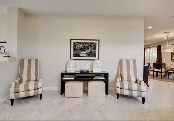 Home For Sale In Woodfield Country Club