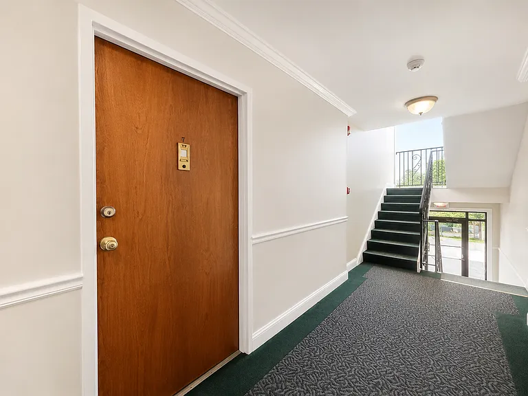 255 Schuyler Ave #7 — Photo 4