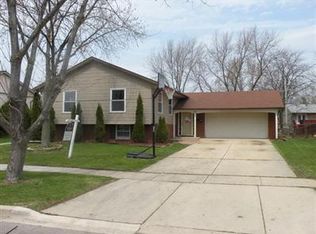 709 Hayward Ave, Streamwood, IL 60107