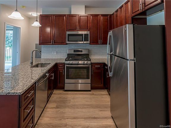 3rd image of 614 Shippan Ave #108