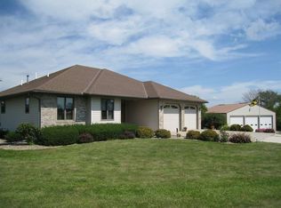 1216 William Ln, Waukon, IA 52172