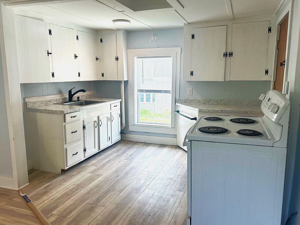 1st image of 43 Main St #201