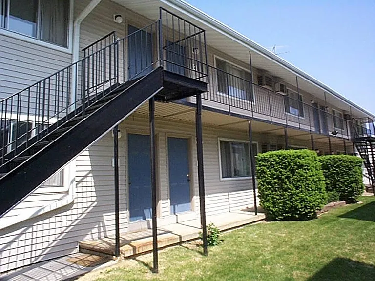 1012 Newton Rd — Photo 1