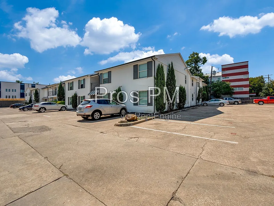 4633 Fairmount St #206