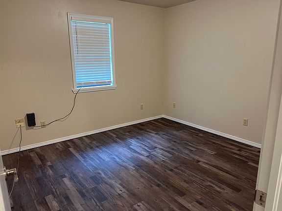4th image of 608 Rolling Hills Dr #C
