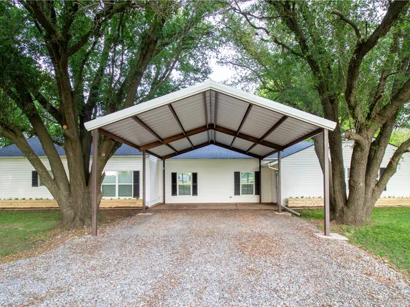405 S Oak St, Ector, TX 75439