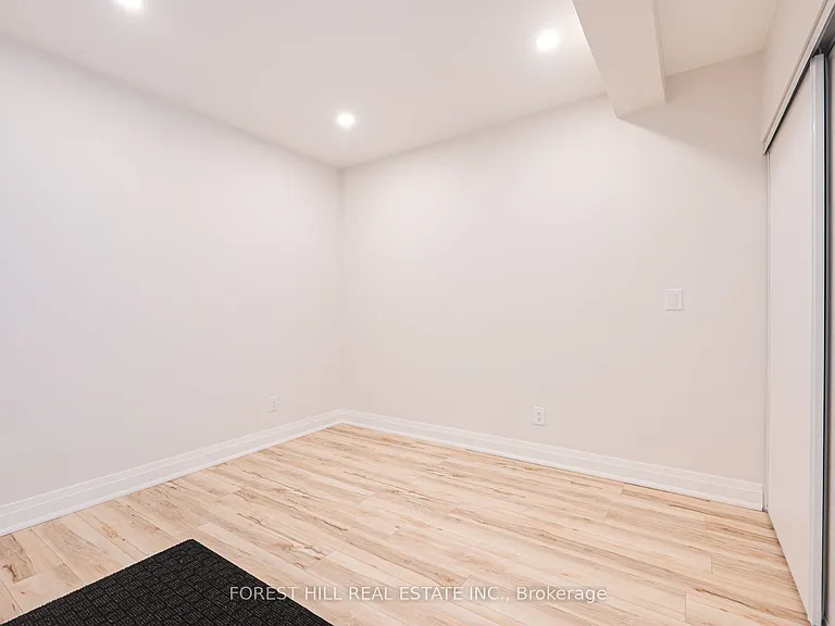 7725 Yonge St #2 — Photo 22
