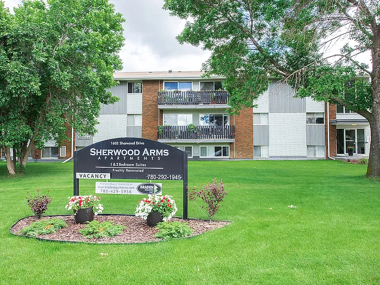 1602 Sherwood Dr — Photo 4