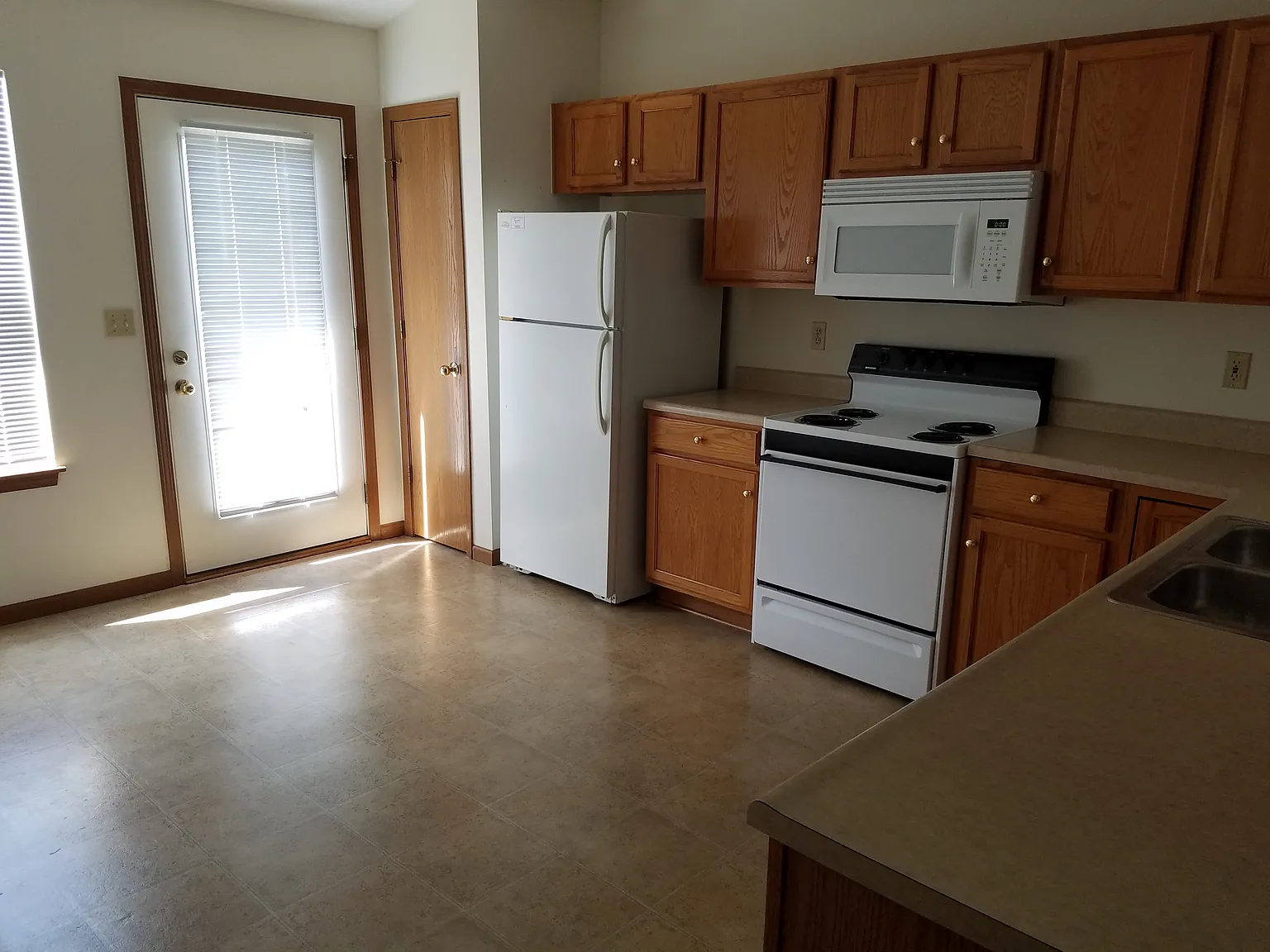 3 bed, 1250 sqft, $1,700 — Photo 3