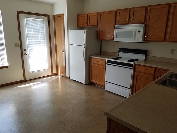 3rd image of 110 Phillips Ct