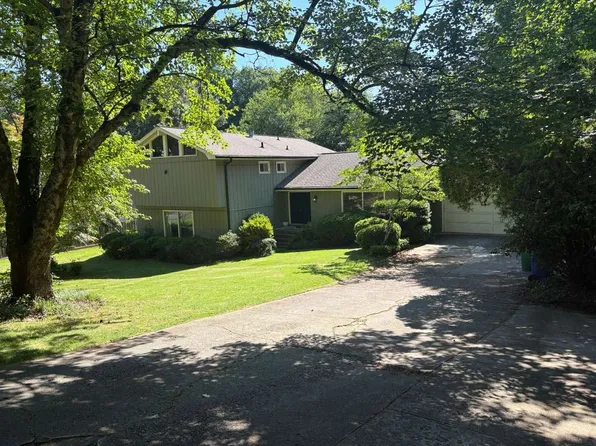 1690 Manhasset Dr, Atlanta, GA 30338
