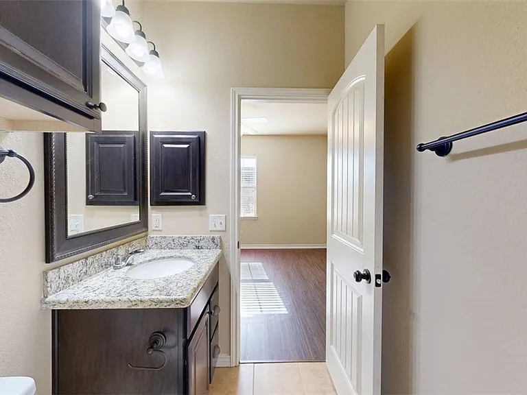 3009 Towers Pkwy — Photo 30
