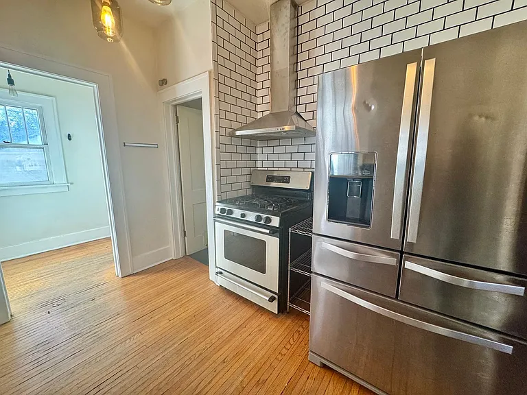 810 S 35th St — Photo 15