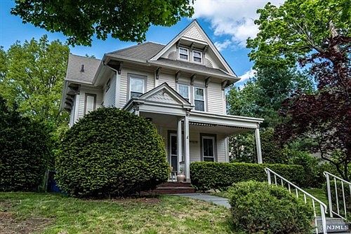2nd image of 154 Clinton Pl