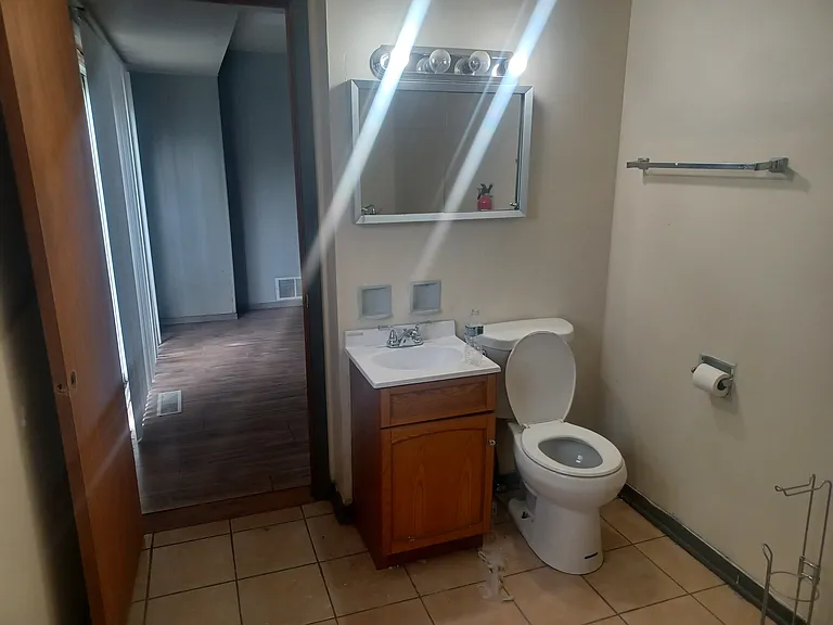 13816 S Tracy Ave — Photo 8