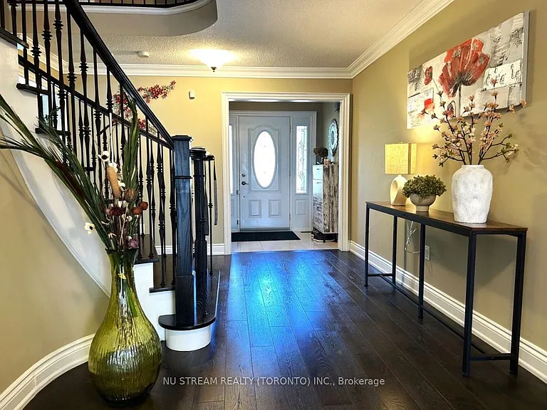 31 Ashfield Dr — Photo 6
