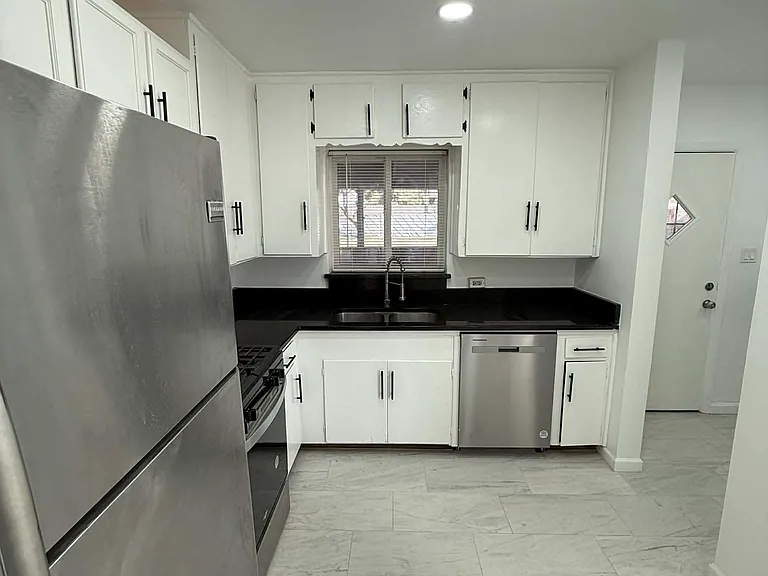 333 E Linden St — Photo 9