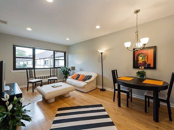 2nd image of 121 15th St APT F2