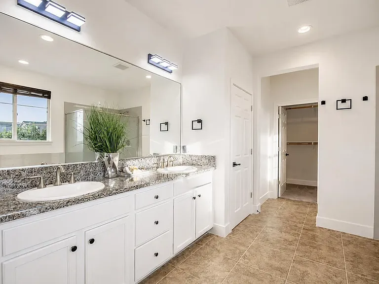 1837 S La Barbera Ave — Photo 24