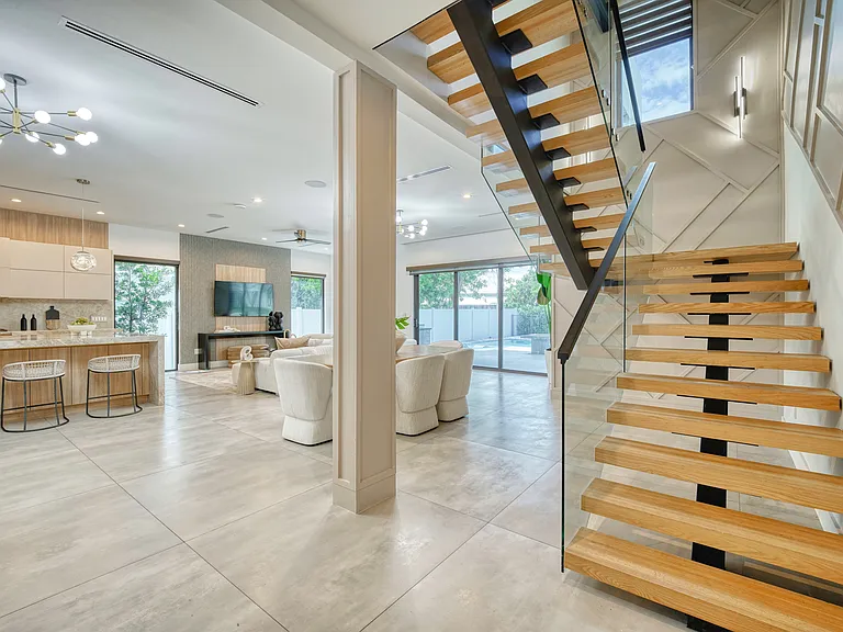 2613 Center Ave — Photo 11