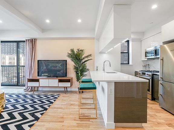 5th image of 2600 7th Ave #4C