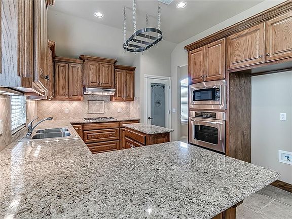 5th image of 212 Marbel Dr
