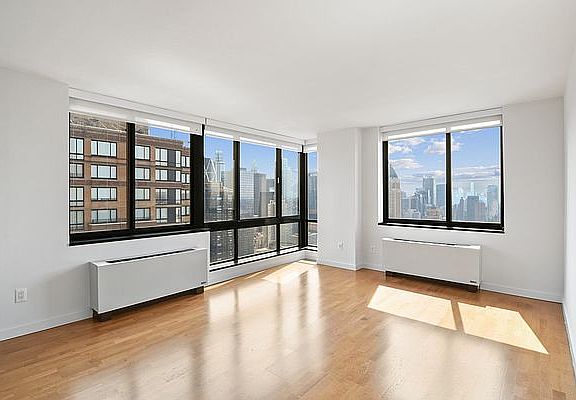 3rd image of 1 Columbus Pl APT N49b