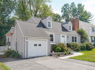 19 Hilltop Dr, West Hartford, CT 06107