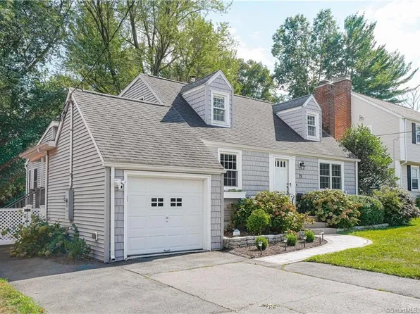 19 Hilltop Dr, West Hartford, CT 06107