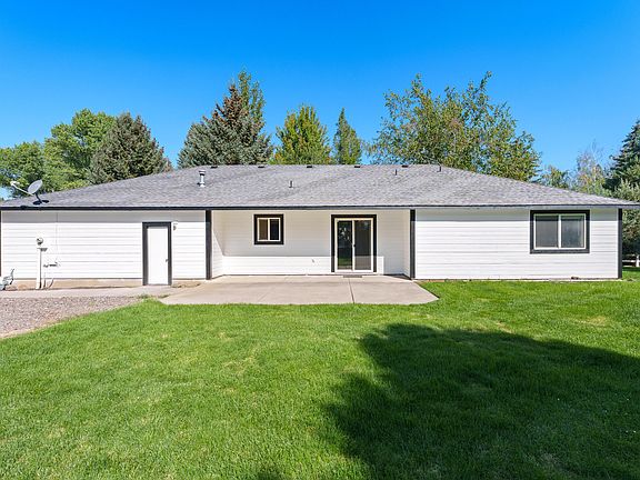 3rd image of 1052 NE Francis Ct