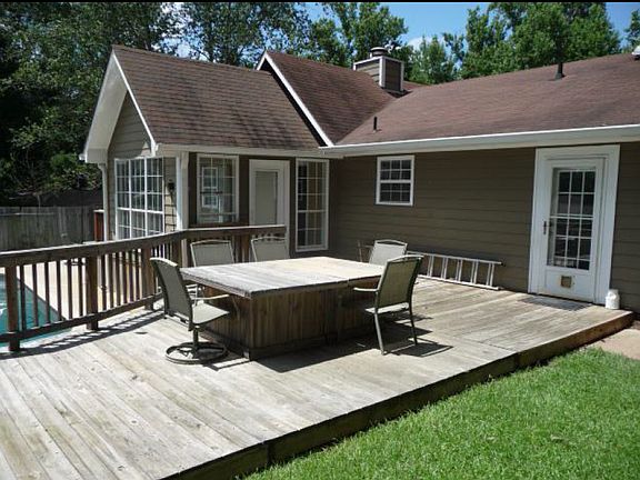 3rd image of 2925 Tara Woods Dr